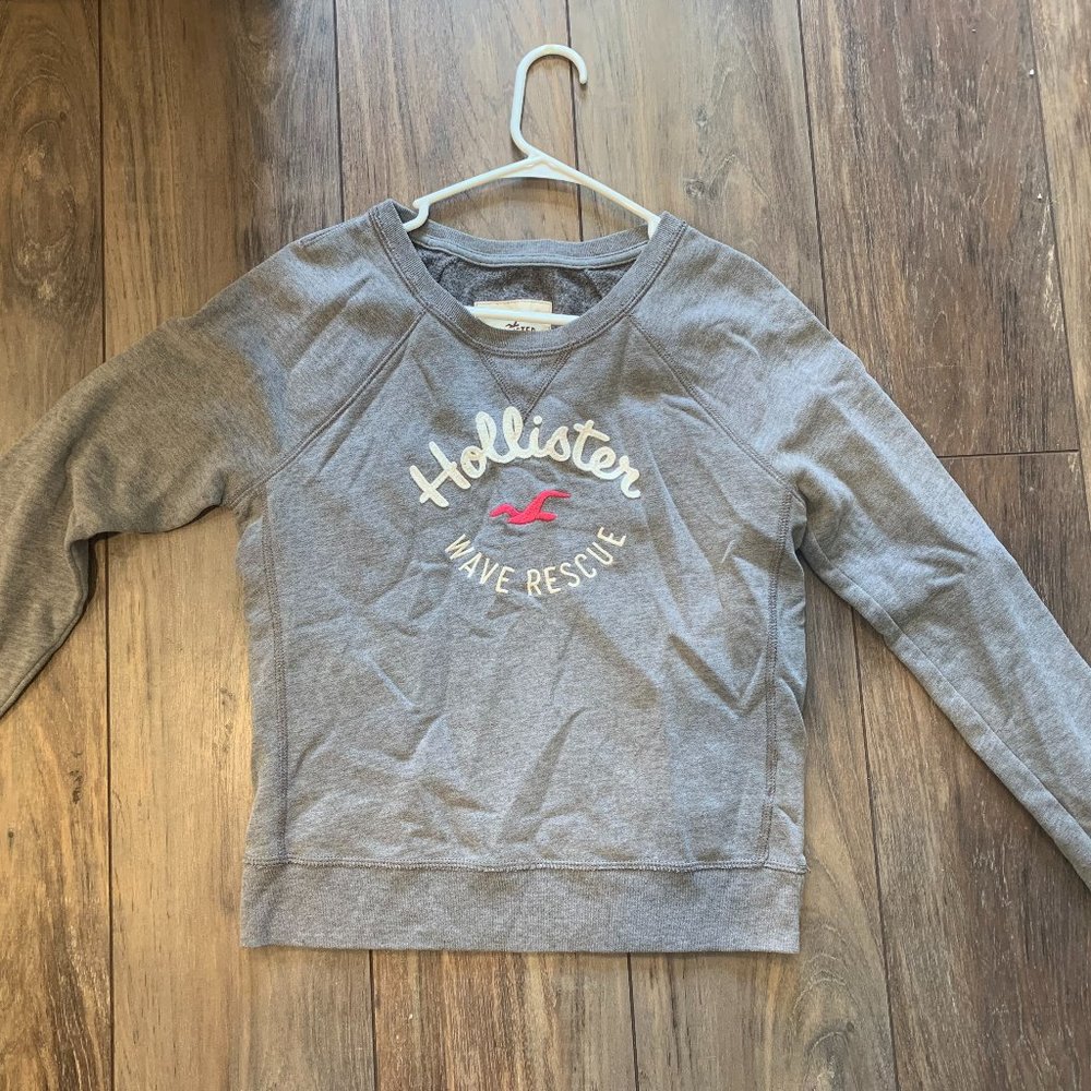 Gray Hollister wave rescue crew neck sweatshirt